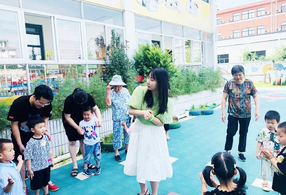 親子戶(hù)外游戲活動(dòng)現(xiàn)場(chǎng)