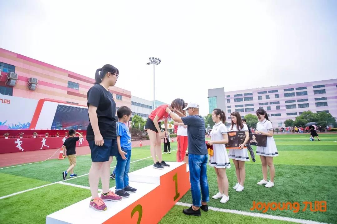 運(yùn)動會前三甲領(lǐng)獎